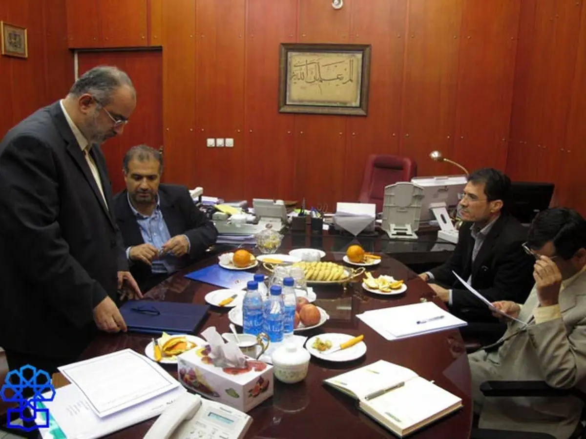 "جمهوری اسلامی در آستانه ی فروپاشی"