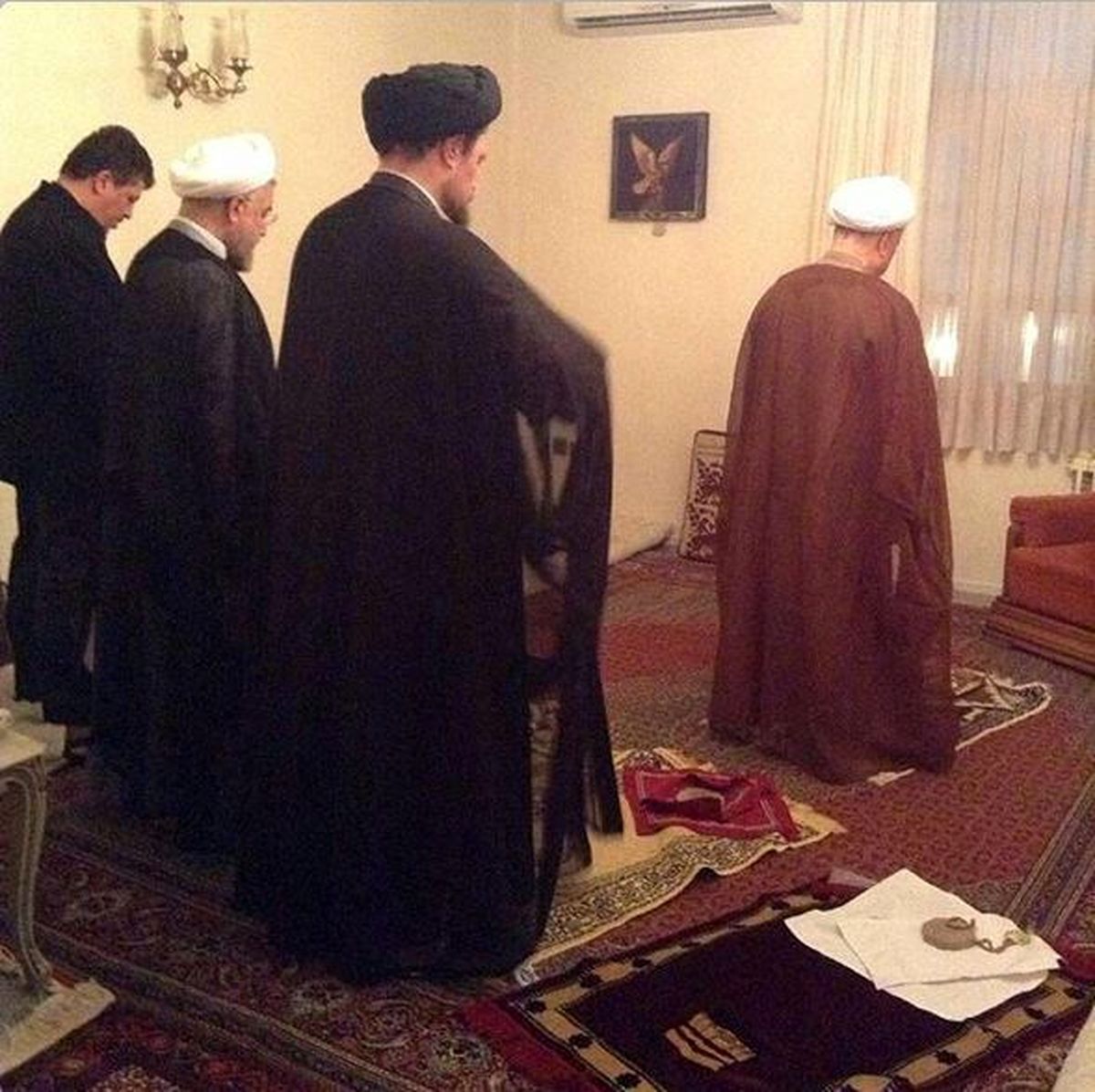 عکس/ حسن خمینی روحانی مهدی هاشمی در یک صف