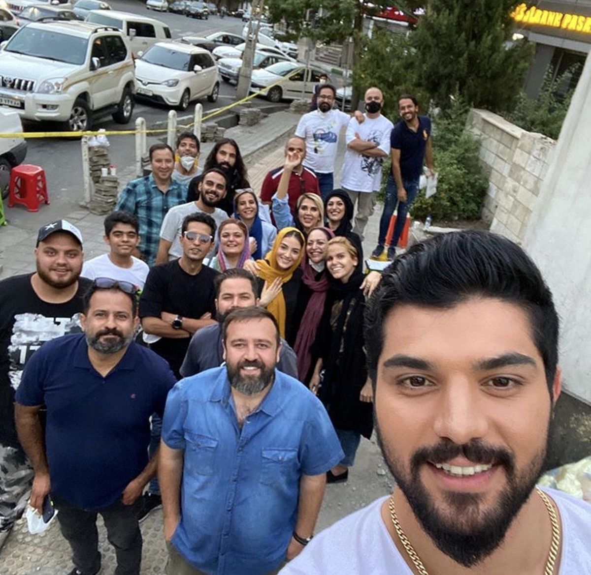 سلفی سینا مهراد با آقازاده ها + عکس