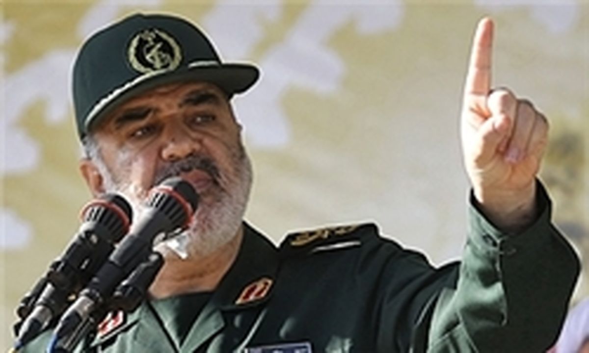 ایران از گردنه تهدیدات دشمن عبور کرده است
