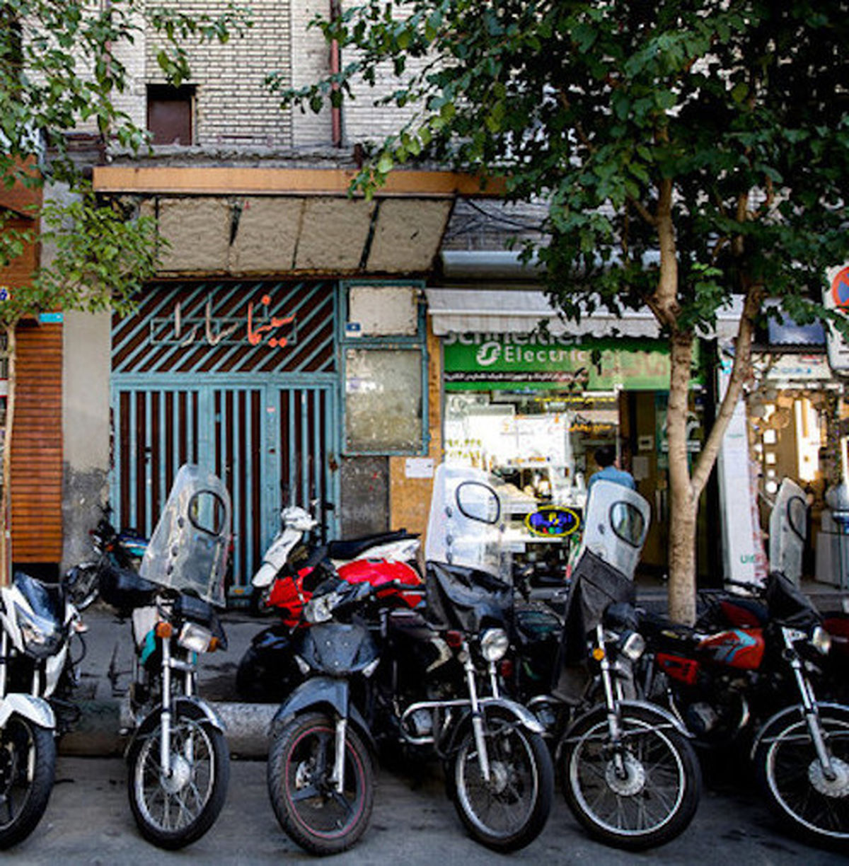 پارکینگ رایگان برای موتورسیکلت‌های «لاله‌زار» تهران