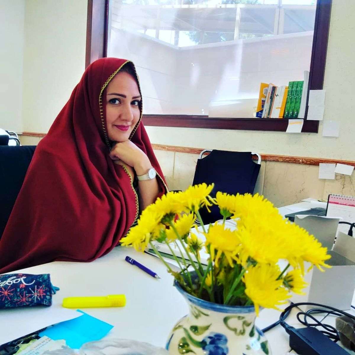 عکس خانم مجری سرمایی در محل کارش+عکس