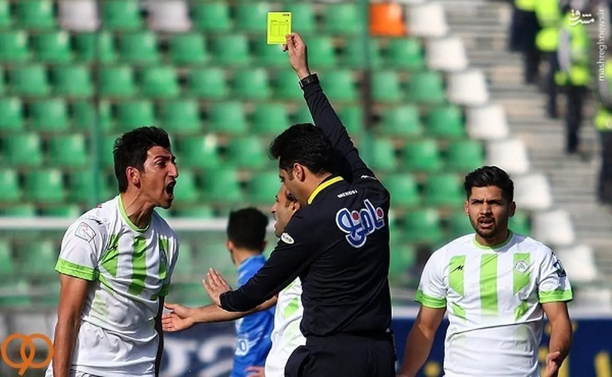  عکس/ فریادهای بازیکن سپاهان برسر داور 