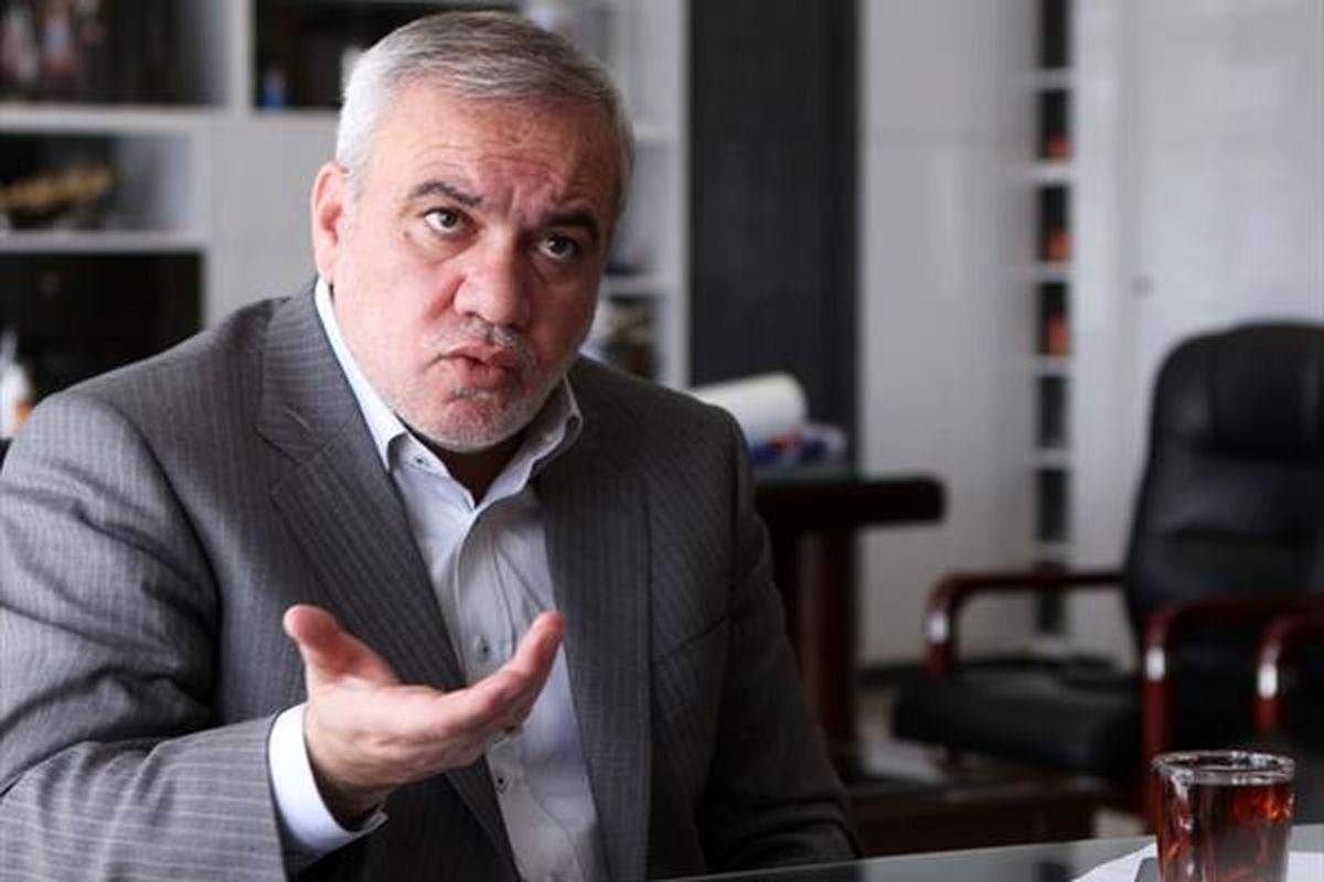فتح‌الله‌زاده: ترامپ، دیوار آمریکا و مکزیک را هم گردن من می اندازد