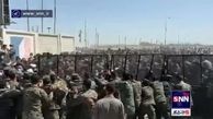 شکسته شدن سد نیروهای نظامی براثر ازدحام جمعیت در مرز شلمچه