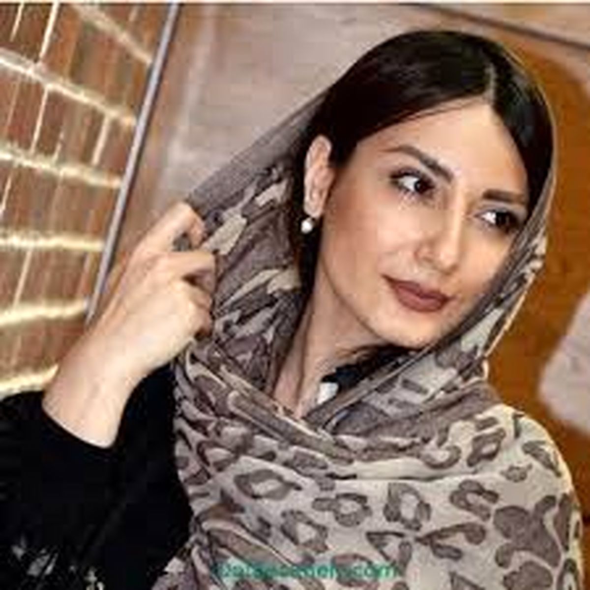 حیرانی های سمیرا حسن پور در آینه!/عکس