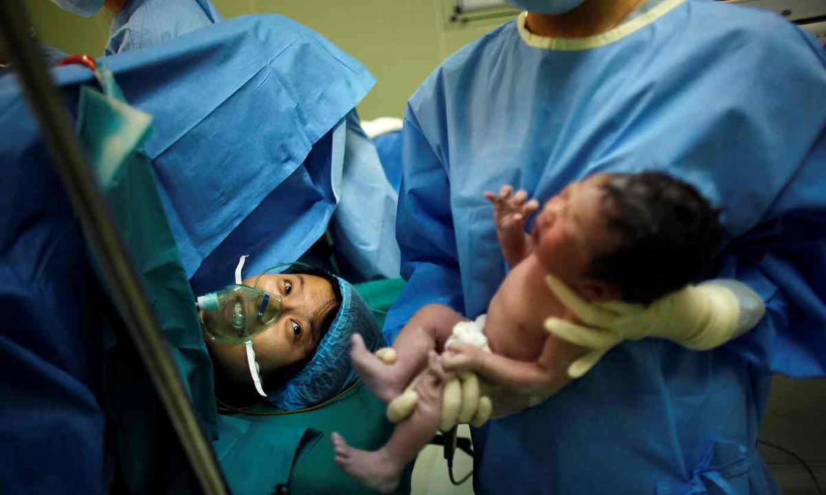 چین برای تشویق زوج‌ها به فرزندآوری به آنها جایزه می‌دهد