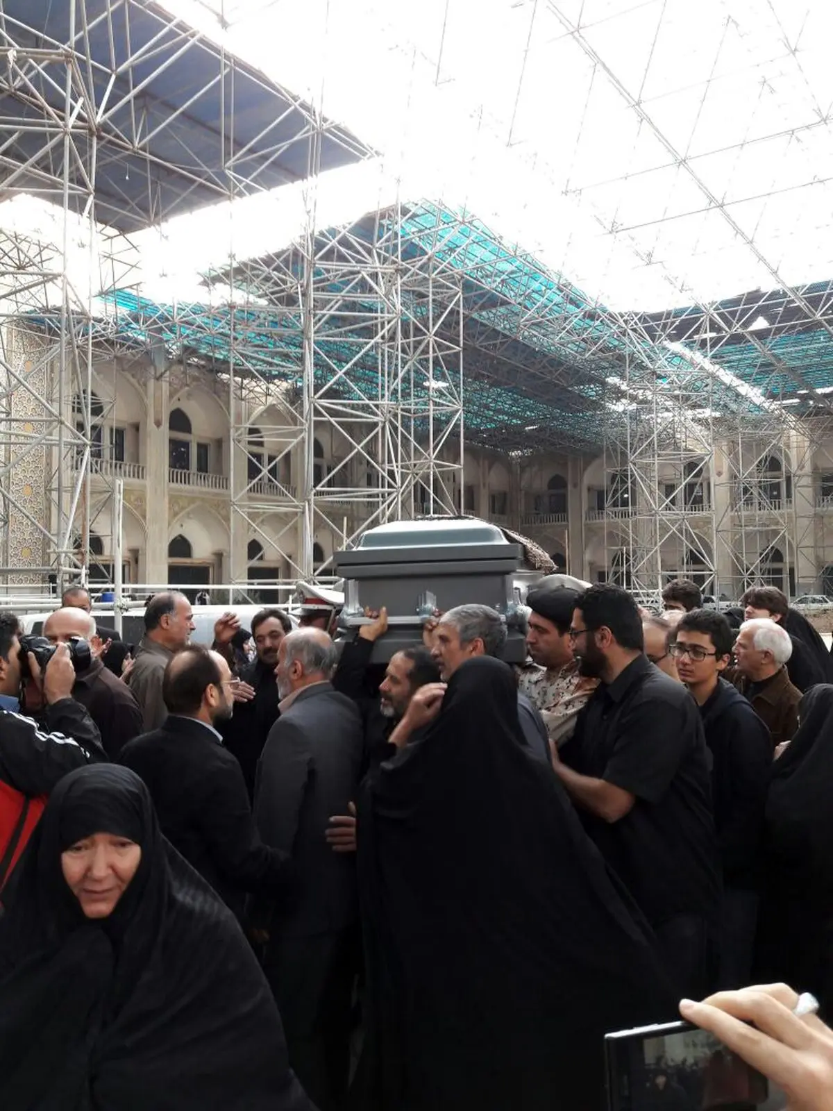 مراسم تشیع پیکر مرحومه حدیدچی آغاز شد