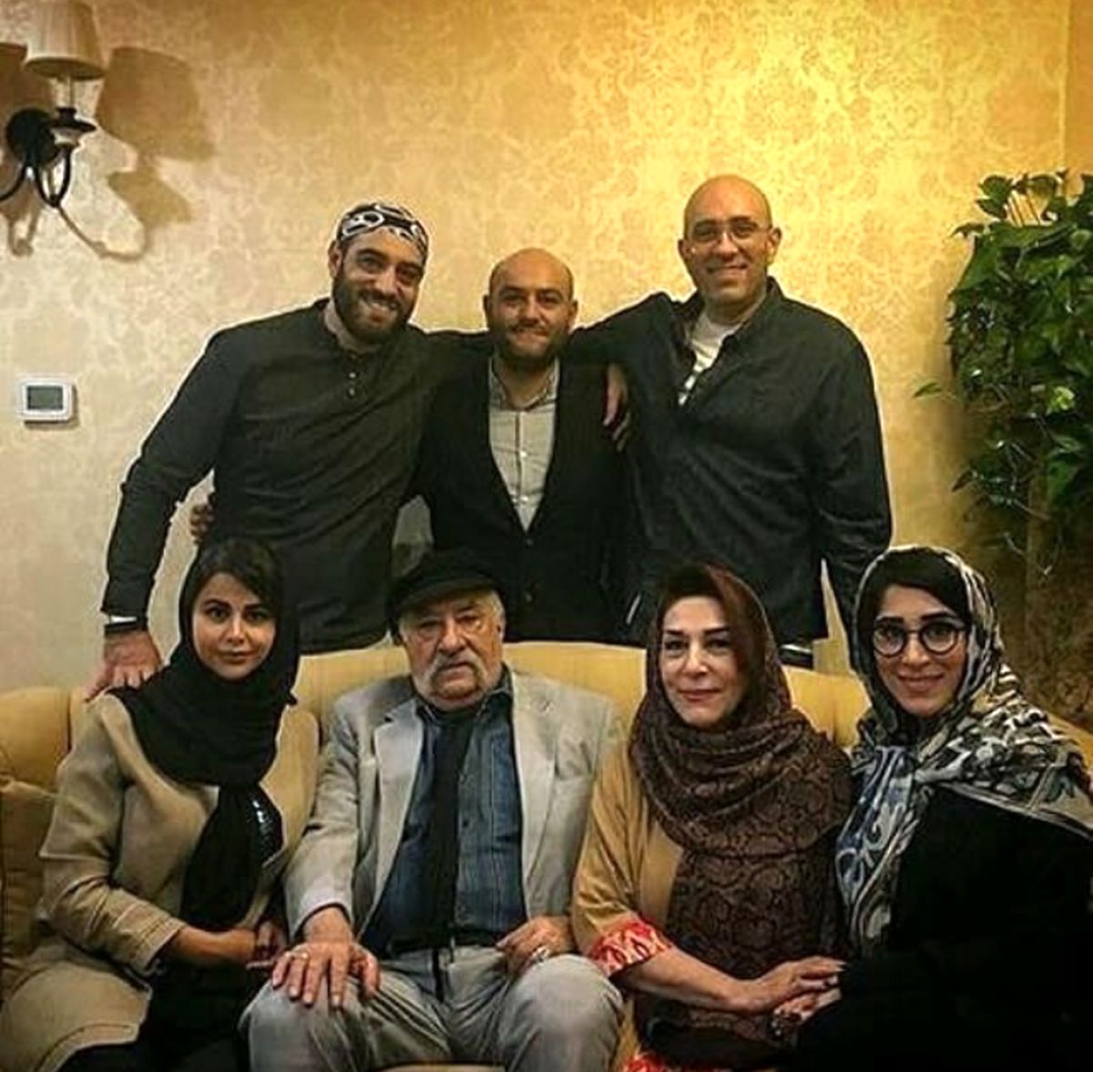 خانواده هنرمند داریوش ارجمند در یک قاب
