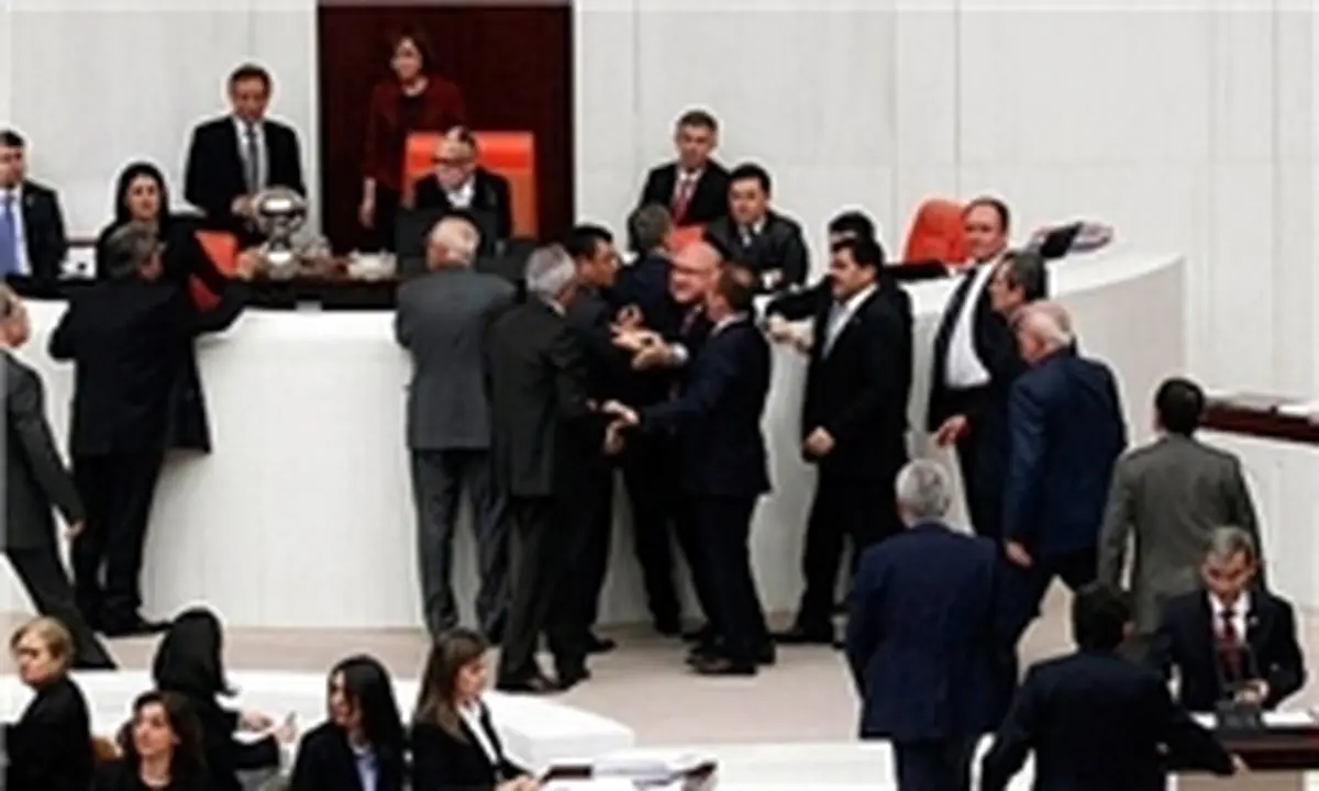 پارلمان ترکیه قدرت ارتش را محدود کرد