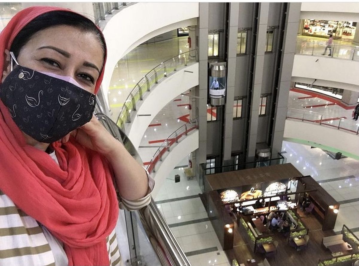 خانم بازیگر مشهور در یکی از پاساژهای تهران + عکس