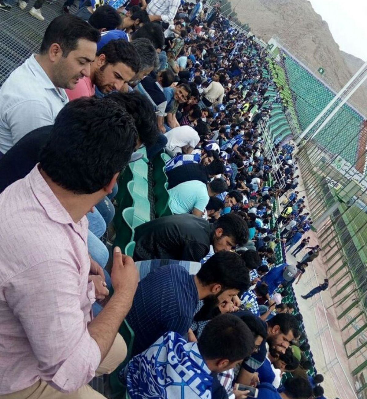 توزیع رایگان بلیت بین ذوبی‌ها؛ سکو‌های استقلال پر شد