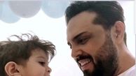 عکس خندان آقای مجری با پسرش