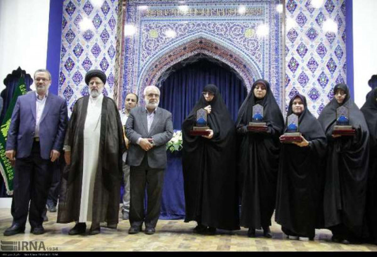 اعطاجایزه گوهرشاد به بانوان نیکوکار