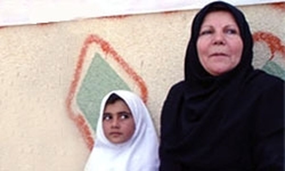 مادری این خانم معلم برای دانش‌آموزانش