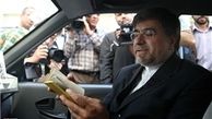 وزیر ارشاد سوار «ماشین کتاب» شد