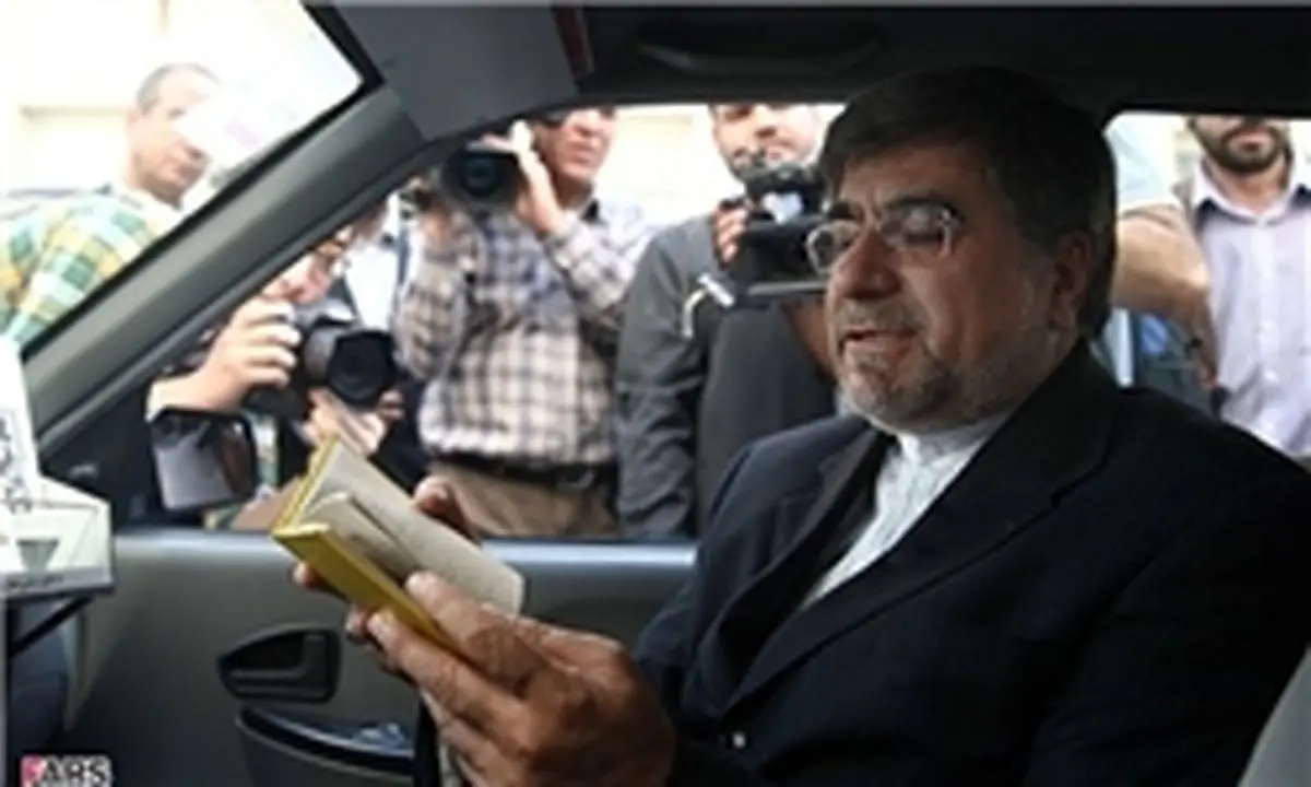 وزیر ارشاد سوار «ماشین کتاب» شد