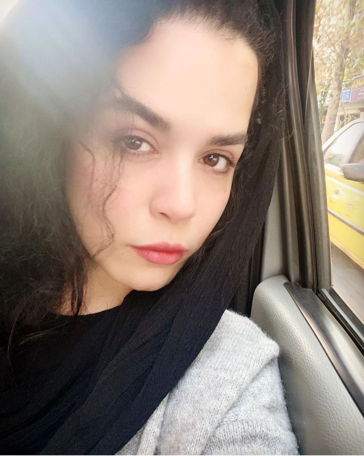 سلفی خانم بازیگر در ماشین + عکس