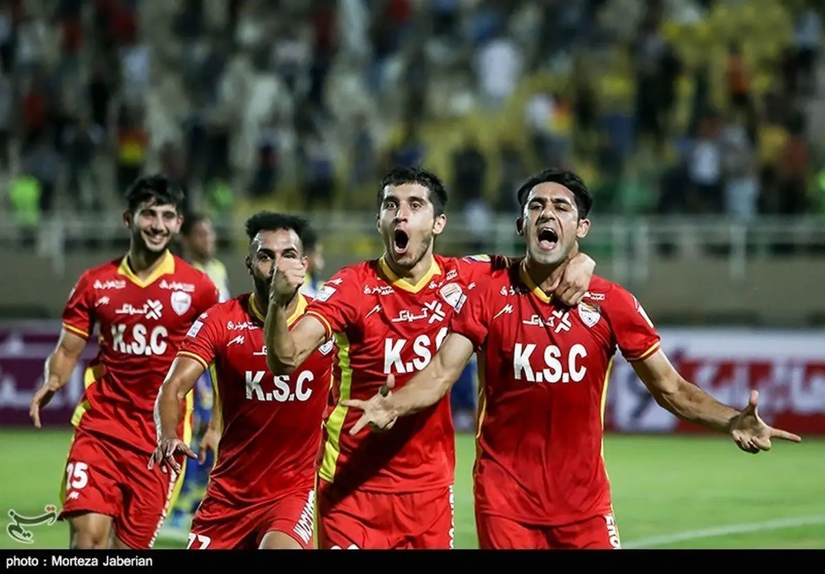 برخورد بد هواداران استقلال با حامد لک و پور موسوی