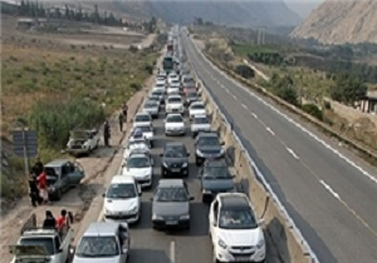 ترافیک پرحجم در محورهای منتهی به مشهد مقدس 
