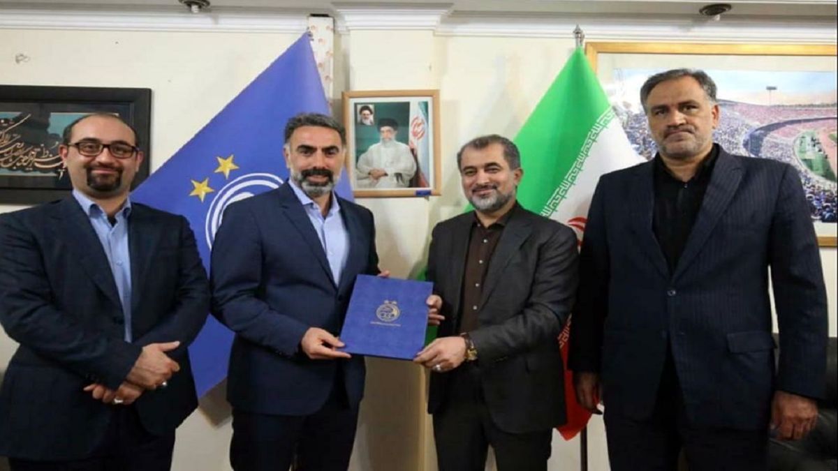 فکری: از پیشکسوتان رخصت می‌خواهم 