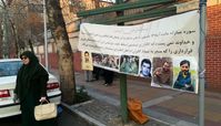 بنر خانم تهرانی مقابل مجمع تشخیص