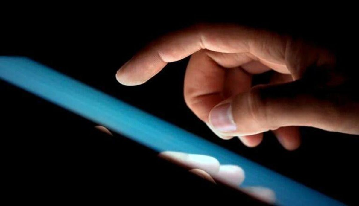 چرا صفحه نمایشگر گوشی گاهی اوقات لمس انگشت ما را تشخیص نمی دهد؟