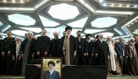 اقامه نماز بر پیکر آیت الله شاهرودی توسط رهبر معظم انقلاب اسلامی