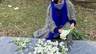 فلور نظری بر سر مزار مادرش + عکس