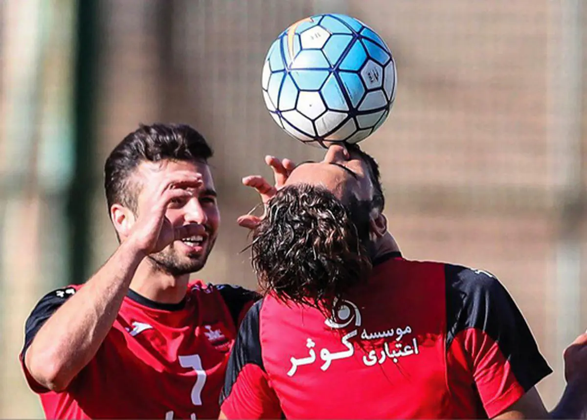 چالش بوسه در تمرین پرسپولیس/عکس