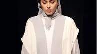 عکس سر به زیر ریحانه پارسا روی صحنه