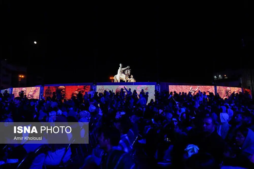 تصاویر: رونمایی از مجسمه «زانو زنندگان برابر ایران»