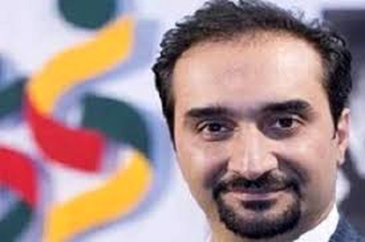 «نیما کرمی» در کنار پدر و مادر مهربانش/عکس