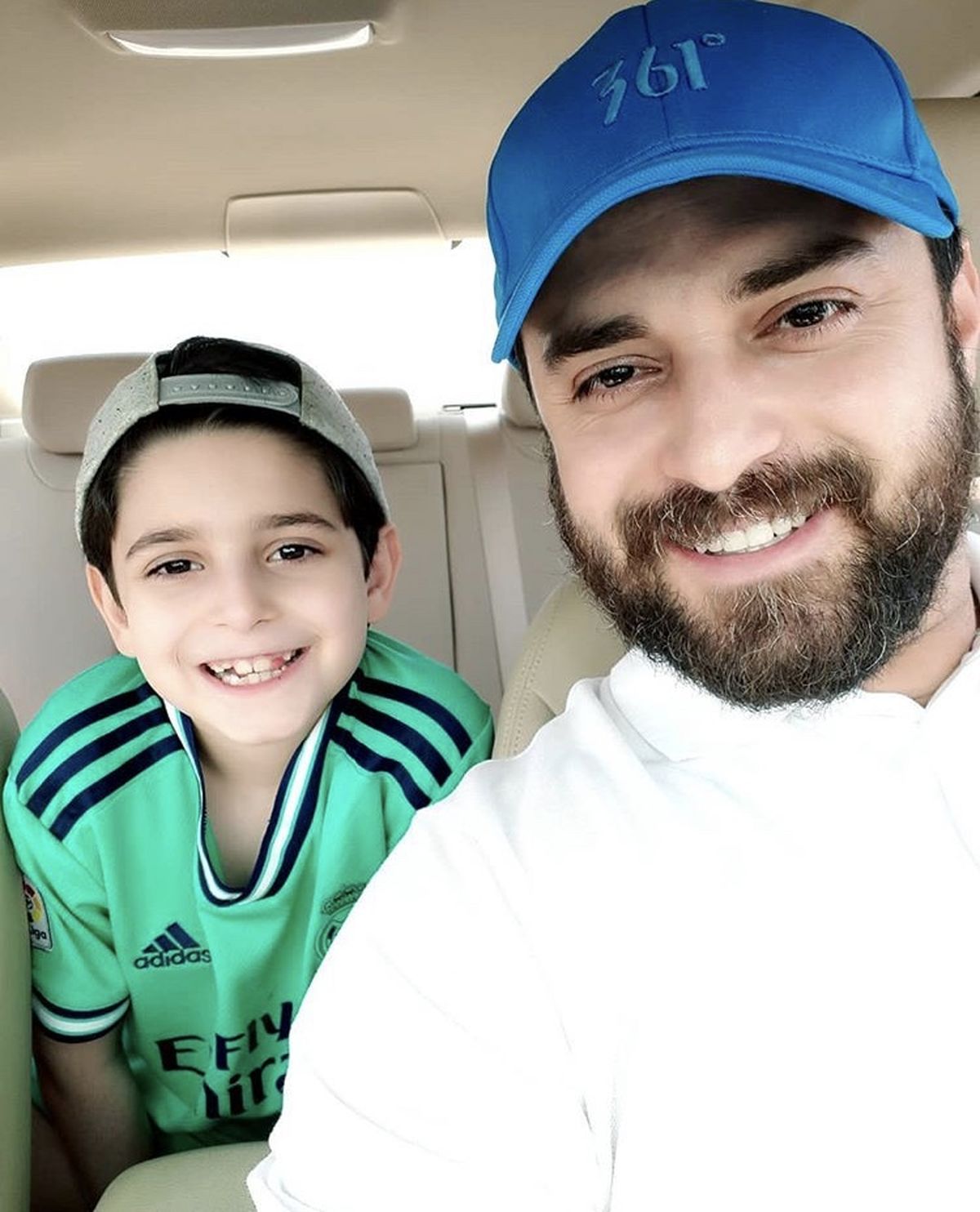 سلفی بابک جهانبخش و پسرش در ماشین + عکس