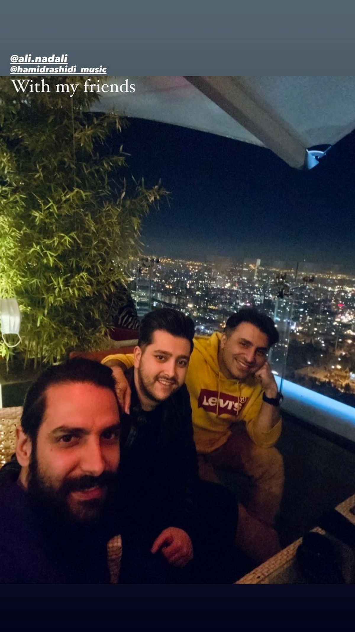 علیرضا تلیسچی و دوستانش در رستوران + عکس
