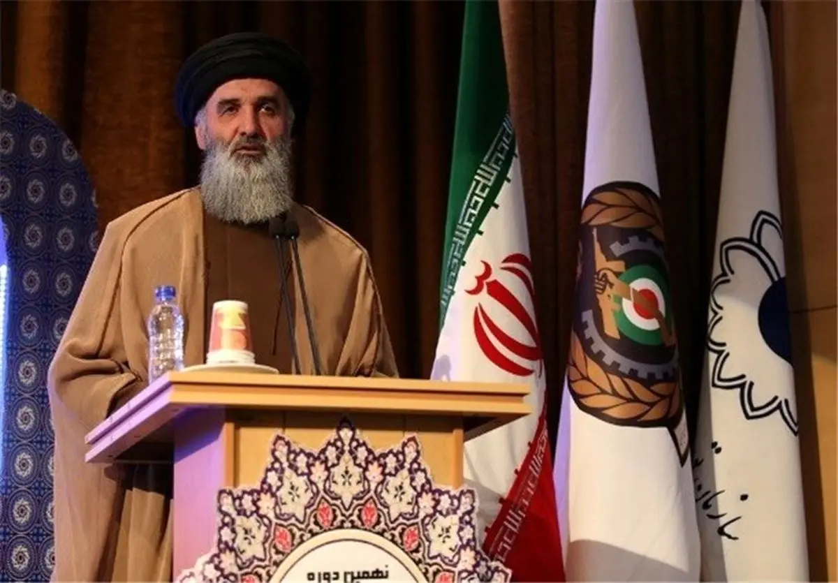 کسانی که حقو‌ق‌های نجومی دریافت کرده‌اند باید از کار برکنار شوند