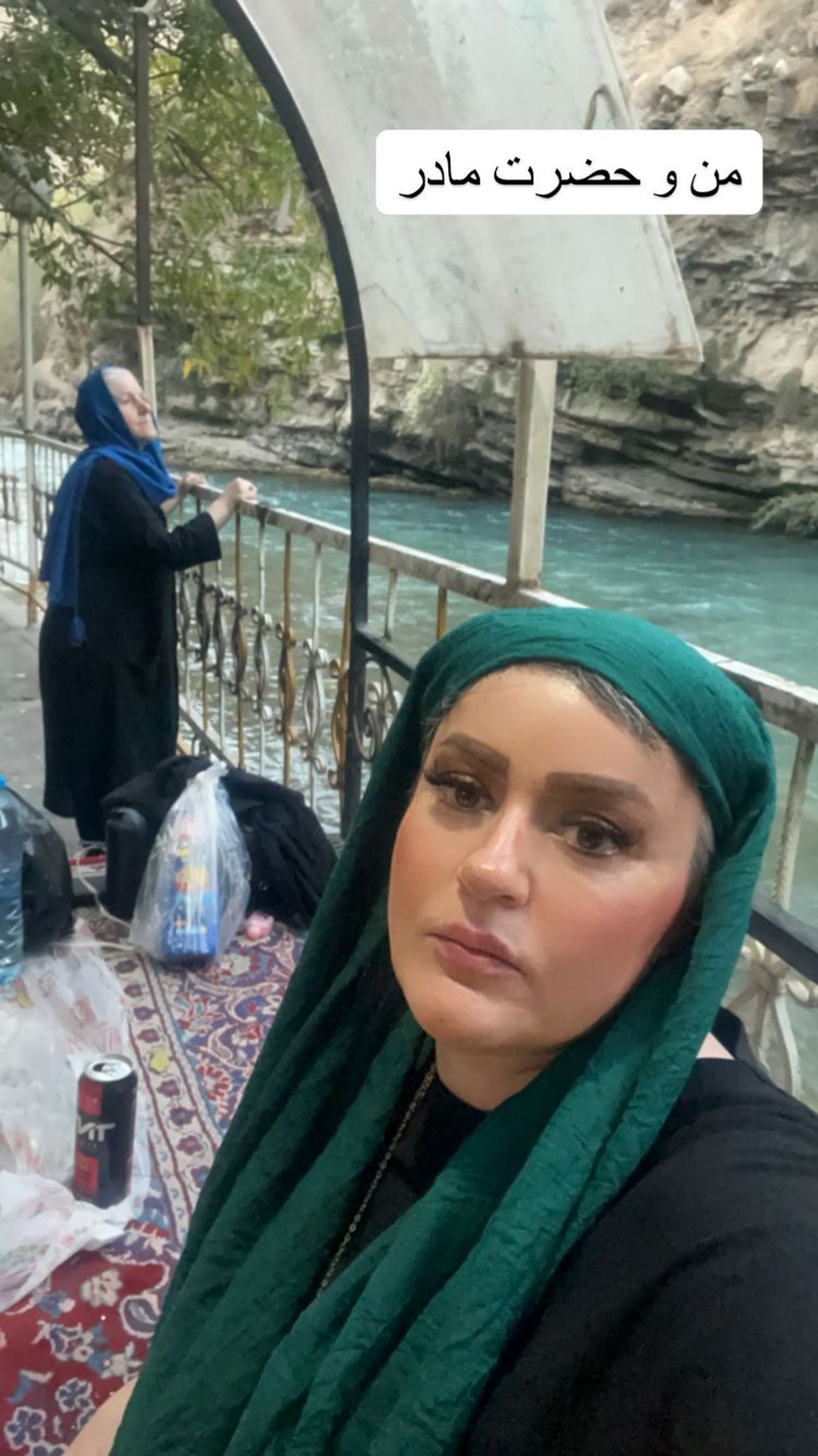 نعیمه نظام دوست و مادرش در گردش + عکس