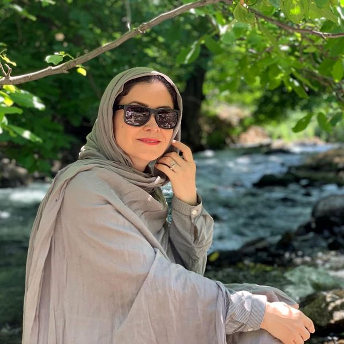 خانم مجری در دل طبیعت + عکس