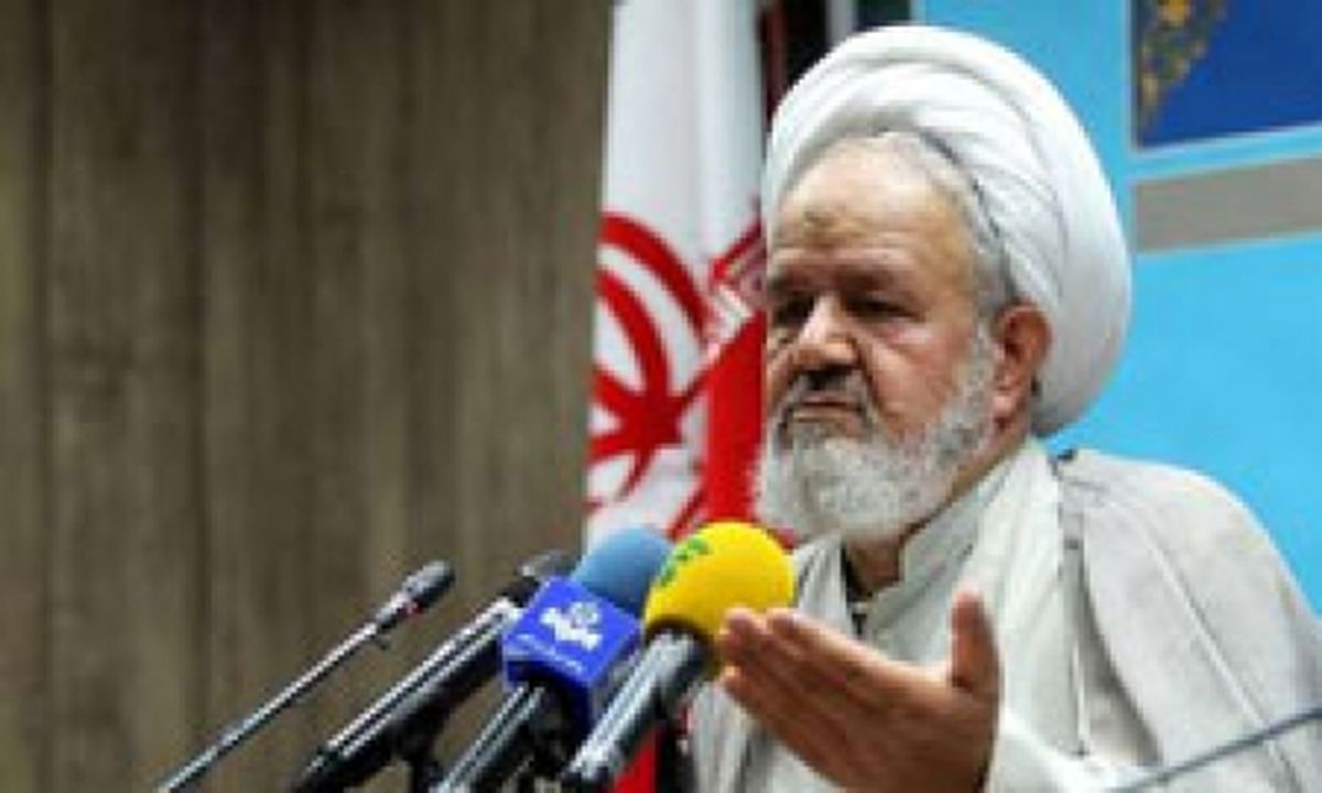 دشمنان با کمک برخی عناصر داخلی در پی تخلیه روحیه انقلابی هستند