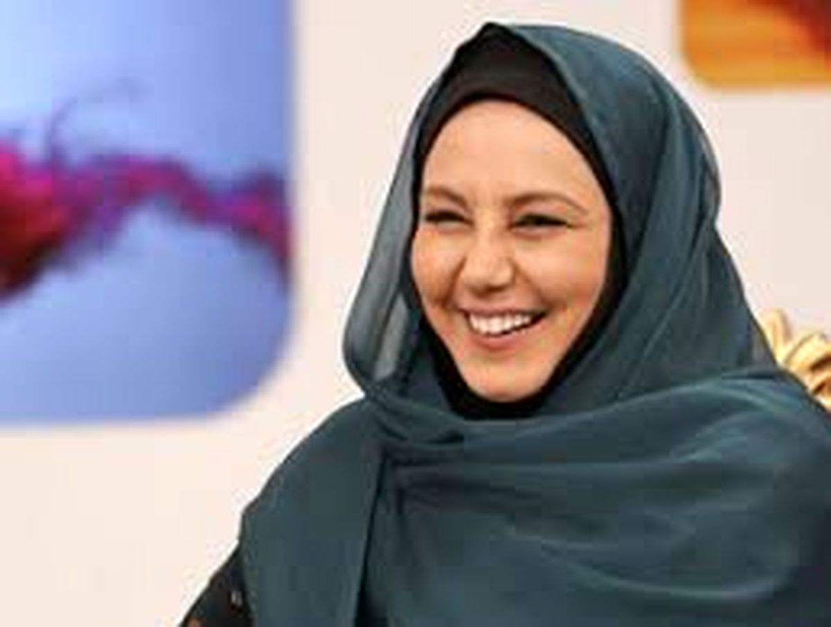 عکس بهنوش بختیاری در حال سبزی پاک کردن با لباس خونه !