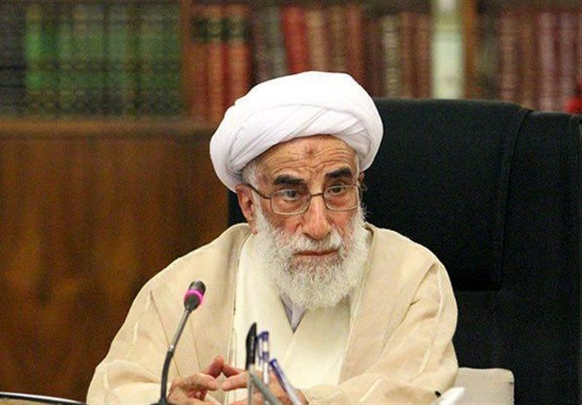 تنها راه نجات اسلام و مسلمین حرکت در راه امام (ره) است