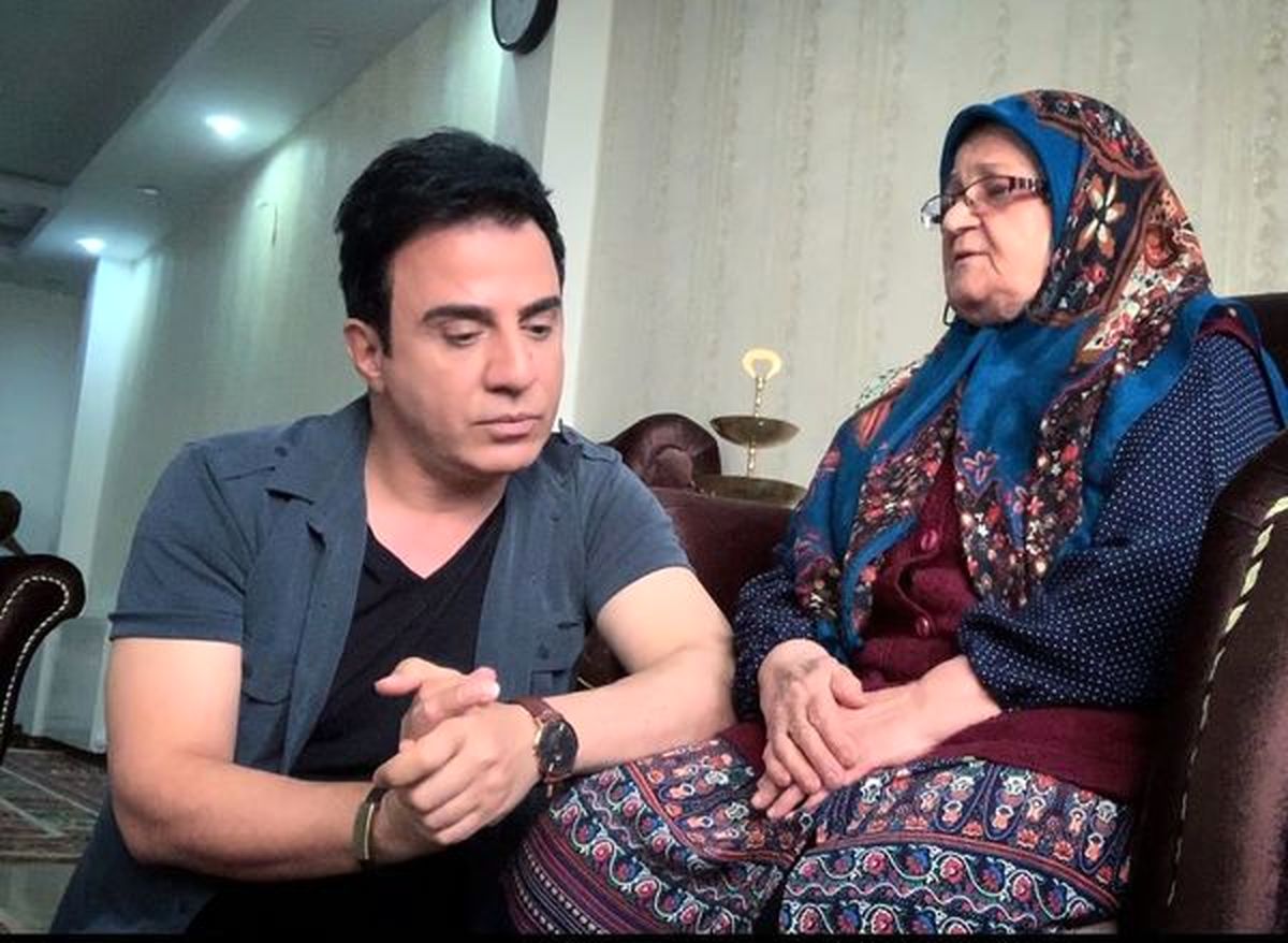 عمو پورنگ در کنار مادر دوست داشتنی اش + عکس