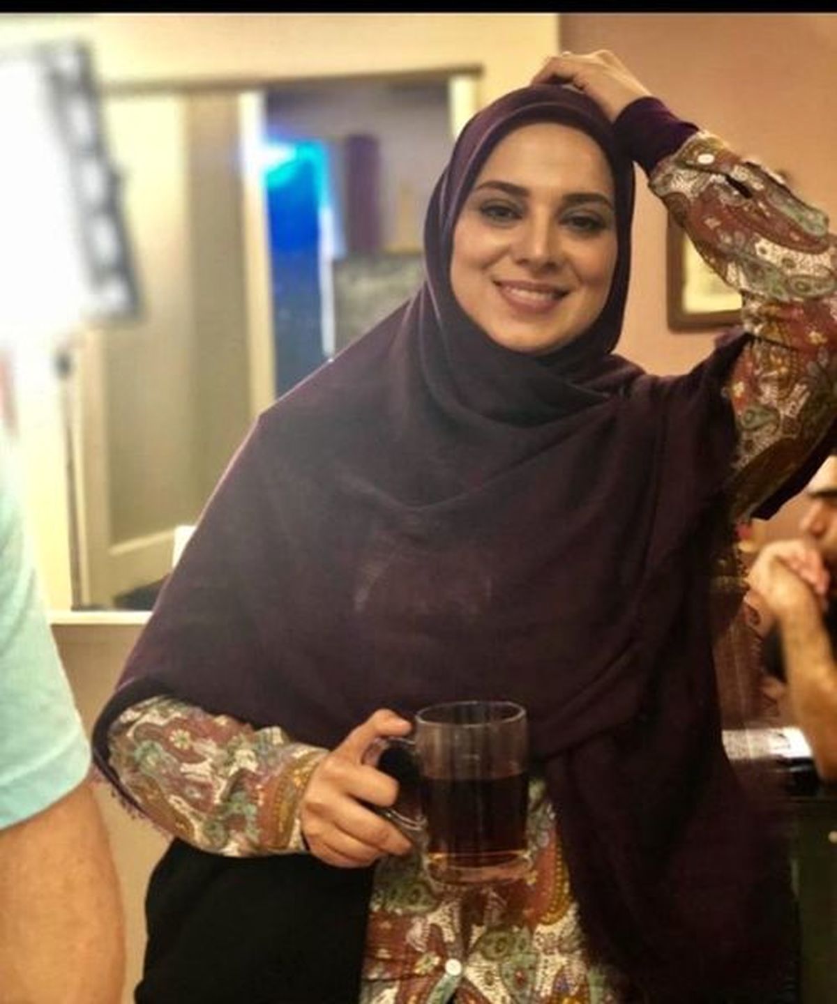 روشنک عجمیان در پشت صحنه یکی از سریال هایش + عکس