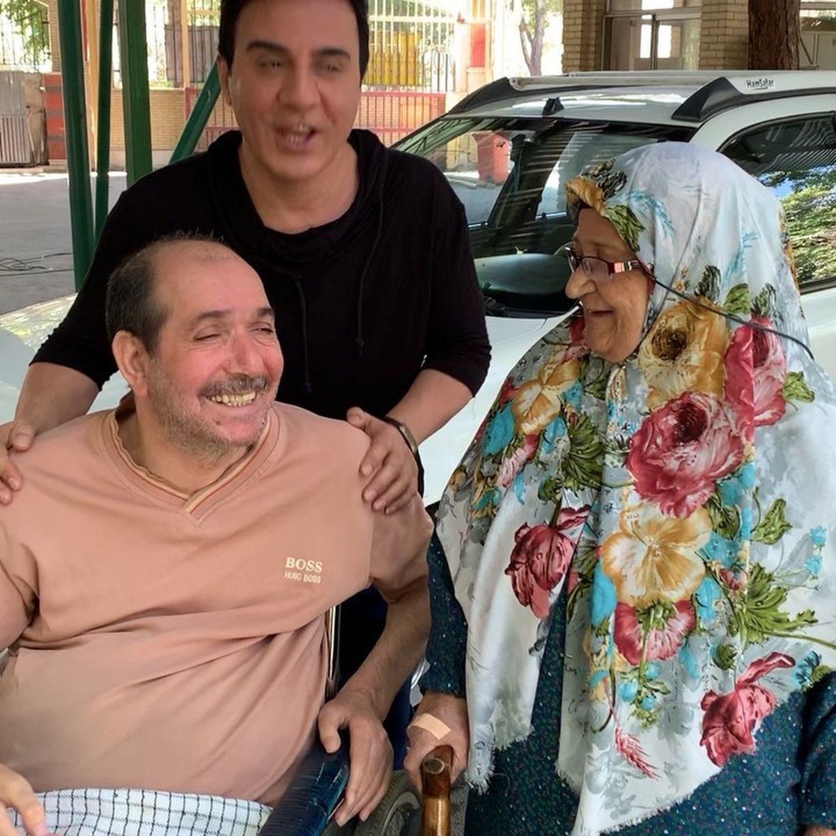 ملاقات عمو پورنگ و مادرش از جانبازان+عکس