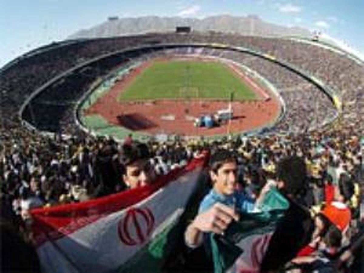 سیگار کشیدن در استادیوم ممنوع!