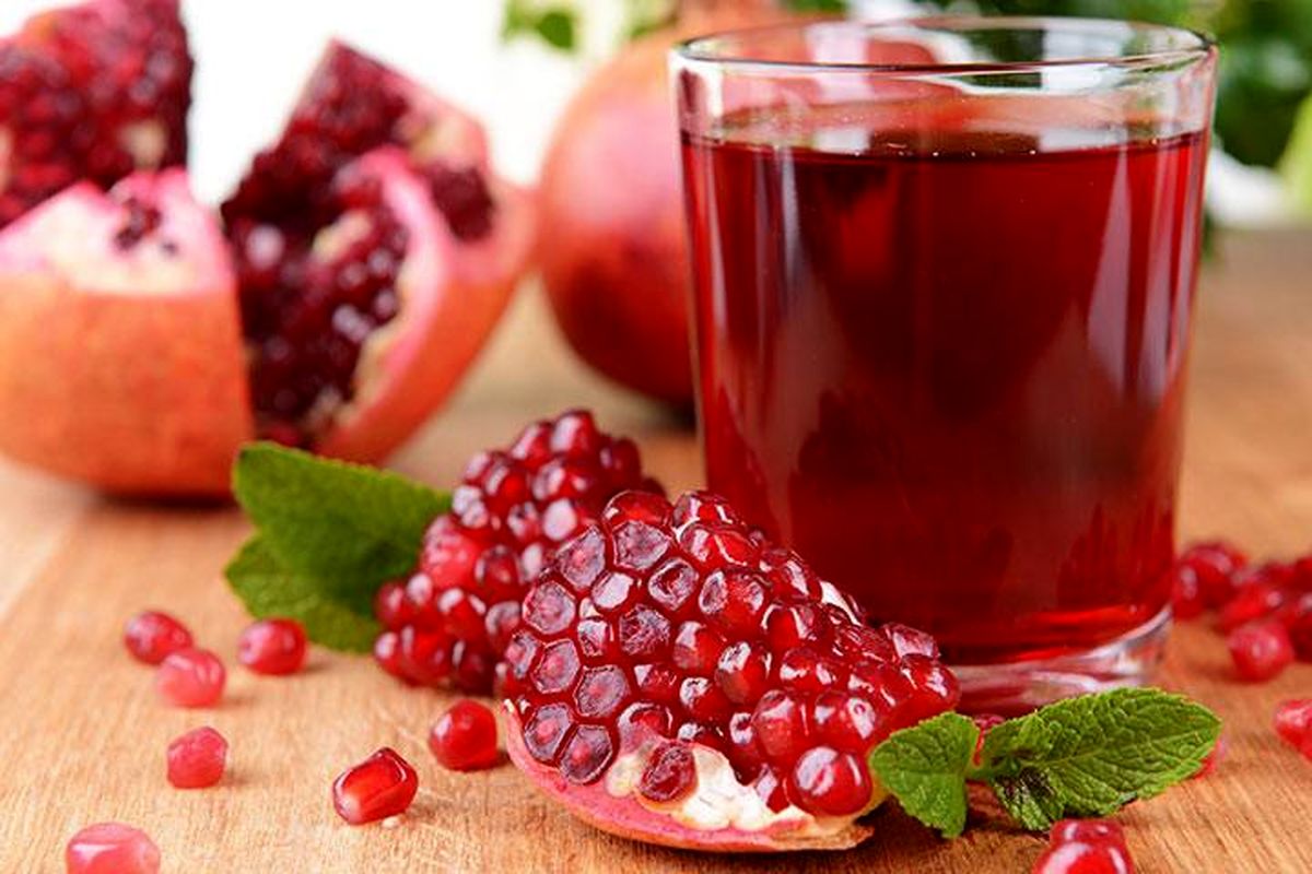 ۱۱ خاصیت اعجاب انگیز آب انار برای سلامتی