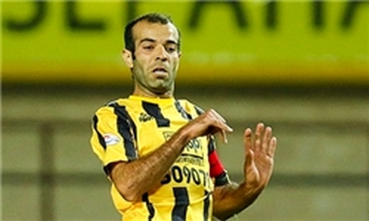 هواداران سپاهان یار خودی را مصدوم کردند