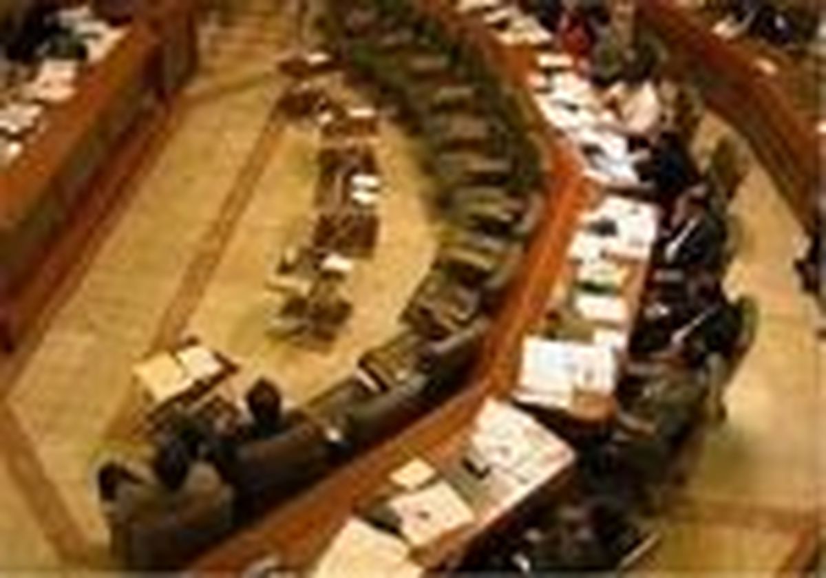 ترک صحن شورای شهر توسط تعدادی از اصلاح‌طلبان به‌هنگام نطق «راستگو»
