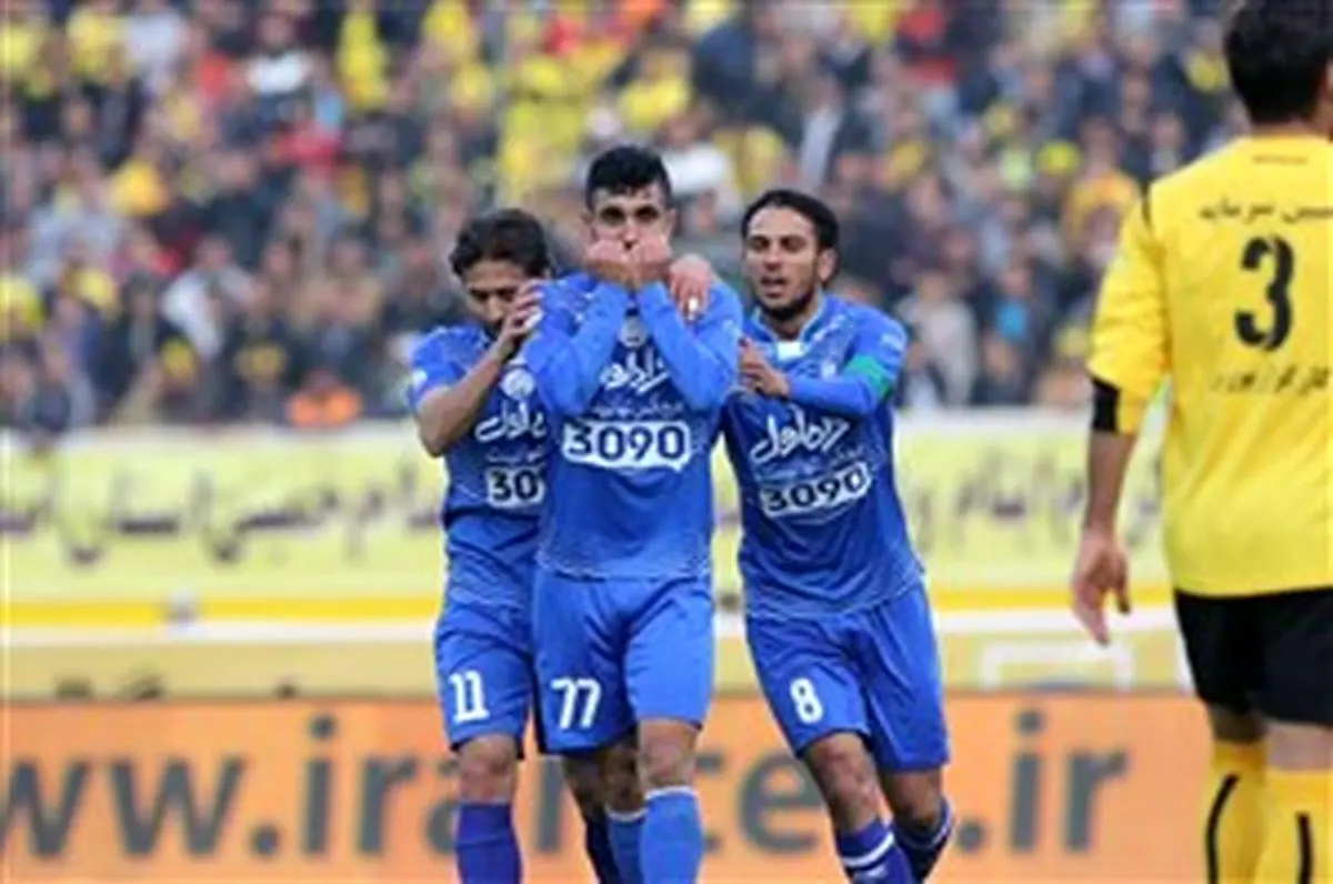گلزن تیم استقلال بلیت بازگشت به تهران نداشت!