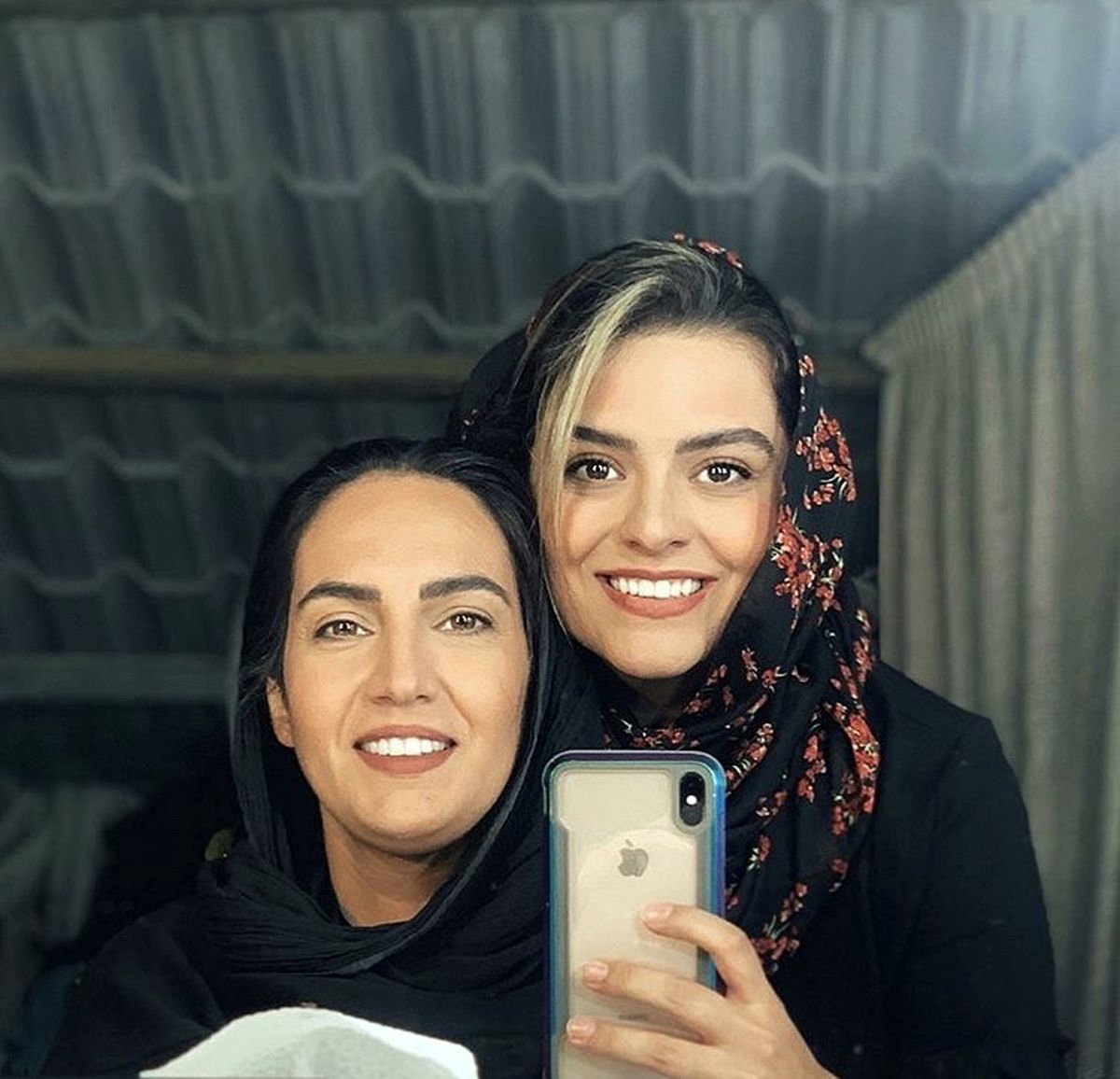 دنیا مدنی و دوستش + عکس